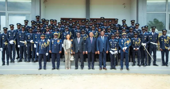 remise-depaulettes-aux-eleves-officiers-de-ce-centre-de-formation-des-elites-militaires-les-fermes-consignes-de-tene-birahima-ouattara-aux-nouveaux-officiers